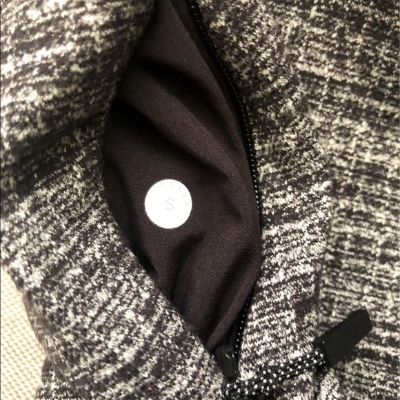 Lululemon Long sleeve pullover with side pocket. - Picture 4 of 5